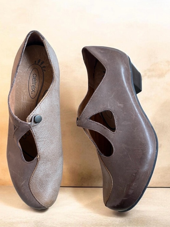 Aetrex Shoes - NWOT Aetrex Taupe Leather Low Heel Mary Jane’s Size 7 Artsy and Unique
